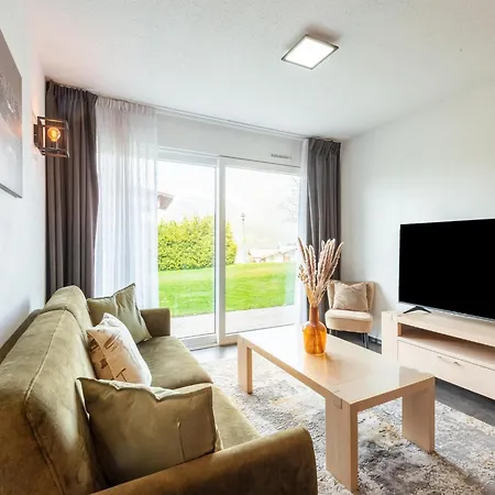 In With Ski-in Access, Cleaning Included Apartment